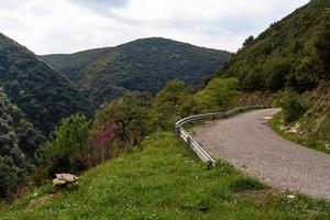 frühlingslandschaften aus den bergen griechenlands foto