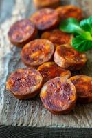 Scheiben mit spanischer Chorizo foto