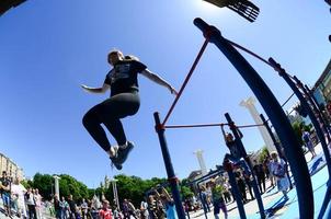 Charkiw, Ukraine - 27. Mai 2018 Street Workout Show während des jährlichen Festivals der Straßenkulturen foto