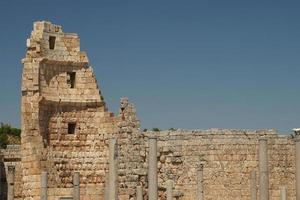 hellenistisches tor in der antiken stadt perge in antalya, turkiye foto