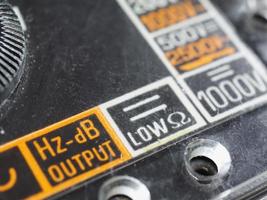 elektrisches Symbol auf Vintage-Analogmultimeter foto