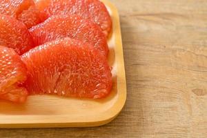 frische rote Pampelmuse oder Grapefruit foto