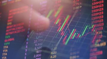 Börsendiagrammdiagramm - Börsenhandelsanalyse Investition Finanzanzeige Aktienkrise Absturz und Aufwachsen Trand Gewinne Finanz- oder Forex-Diagramm Aktienmarkt digitales Diagrammgeschäft foto