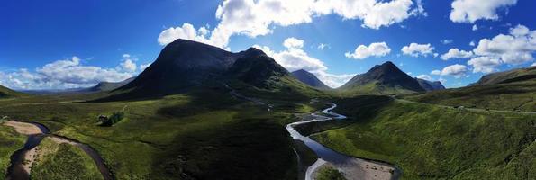 fluss etive und buachaille etive mor, glencoe valley, hochland, schottland foto