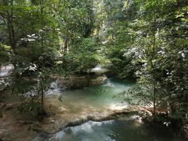 Wasserfall in der Provinz Kanchanaburi, Thailand. foto