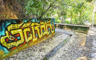 puerto escondido oaxaca mexiko 2022 wand mit graffiti-kunstzeichnungen in zicatela puerto escondido mexiko. foto