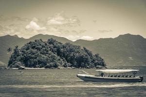 Bootsfahrt abraao beach ilhas do macedo. Ilha Grande, Brasilien. foto