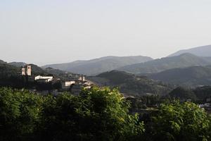 Blick auf Nocera Umbra, Stadt und Gemeinde in der Provinz Perugia, Italien. foto