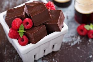 Schokoladen-Fudge-Stücke foto