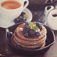 Heidelbeerpfannkuchen mit Buchweizenmehl foto