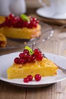 Maiskuchen mit Beeren foto