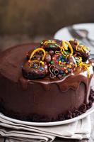 dunkler Schokoladenkuchen mit Ganashe-Frosting foto