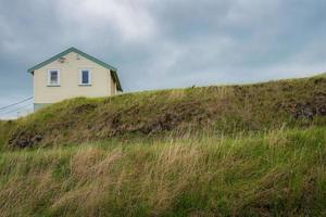 militärhaus auf dem gipfel des nordkopfes der alte vulkan in devonport, einem vorort von auckland, neuseeland. foto