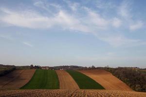 Blick auf Ackerland foto