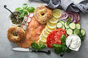 Bagels und Lachsplatte foto