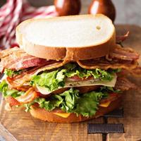 Big Blt, Specksalat und Tomatensandwich foto