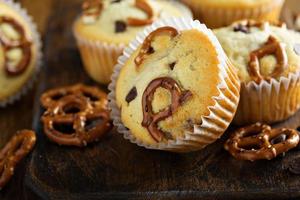 Chocolate Chip und Brezel-Muffins foto