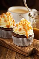 hausgemachte Butterscotch-Cupcakes foto