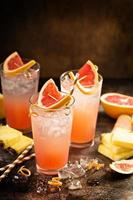 Grapefruit- und Ananascocktail foto