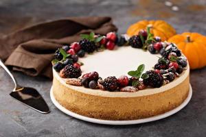 Kürbis-Käsekuchen mit Sauerrahm-Topping foto