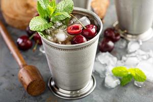 Sommer-Minze-Julep-Cocktail foto