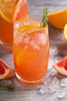 Zitruscocktail mit Grapefruit und Orange foto