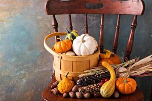 Herbstsaison-Stillleben mit Kürbissen foto