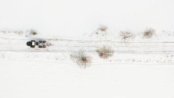 Draufsicht Luftaufnahme des Winters im polnischen Dorf foto