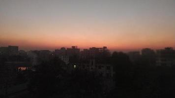 Abendsonnenuntergang dhaka Luftaufnahme bei schwachem Licht foto