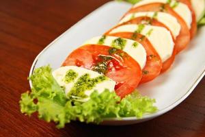 Caprese-Salat aus nächster Nähe foto