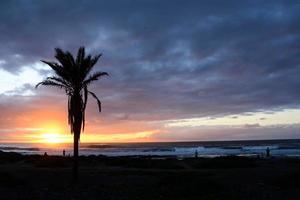 Sonnenuntergang über dem Ozean foto