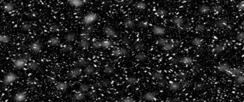 Schneefall-Bokeh auf dunklem Untergrund. zahlreiche Schneeflocken fliegen in der Luft. winter nacht schneefall und schneesturm von schnee an. obskures bokeh lichtwirkung innovative grundlage. foto