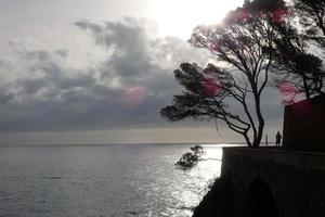 costa brava und küstenweg entlang der zerklüfteten küste von nordkatalonien, spanien foto