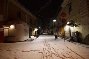 winterabend in ivano frankivsk stadtbild foto