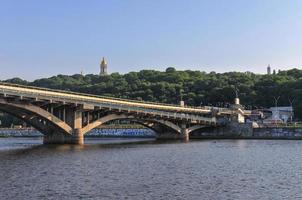 u-bahnbrücke - kiew, ukraine foto