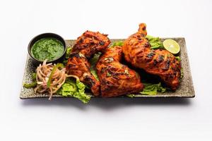 Tandoori-Huhn ist ein indisches, nicht vegetarisches, scharfes Essen foto