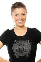 hübsche Frau im Schwein-T-Shirt foto