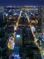 die skyline von midtown manhattan am abend in new york city. foto