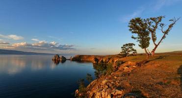 Schamanenfelsen bei Sonnenuntergang, Insel Olchon, Baikalsee, Russland foto
