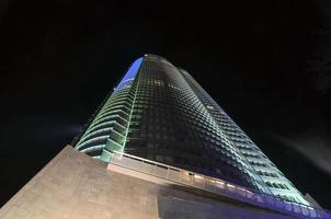 roppongi hills mori tower in tokio, japan bei nacht, 2022 foto