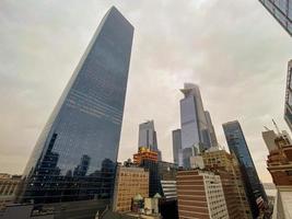 new york city - 13. dezember 2019 - moderne hochhäuser in hudson yards, new york city. foto