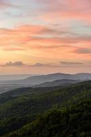 Sonnenuntergang entlang des Shenandoah-Tals und der Blue Ridge Mountains aus dem Shenandoah-Nationalpark, Virginia foto