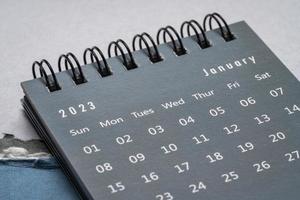 Januar 2023 - spiralförmiger Desktop-Kalender foto