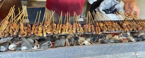 sehr würziges Rinder-Satay-Fleisch über Holzkohle gegrillt, Rinderspieß köstlich foto