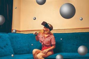 junges Mädchen in Virtual-Reality-Brille foto