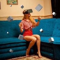 Mädchen in Virtual-Reality-Brille foto