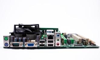 Installieren eines neuen RAM-DDR-Speichers für einen PC-Prozessorsockel in einem Service. Upgrade-Reparatur. pc-upgrade- oder reparaturkonzept. foto