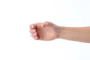 verlängerte weibliche Handgeste nach vorne mit den gebogenen Fingern zeigt isoliert auf weißem Hintergrund