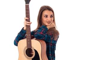 Brünettes Mädchen mit Gitarre foto