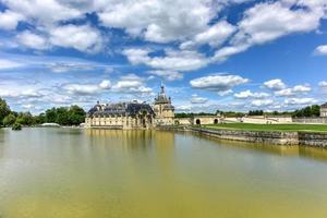 chateau de chantilly, historisches schloss in der stadt chantilly, frankreich. foto